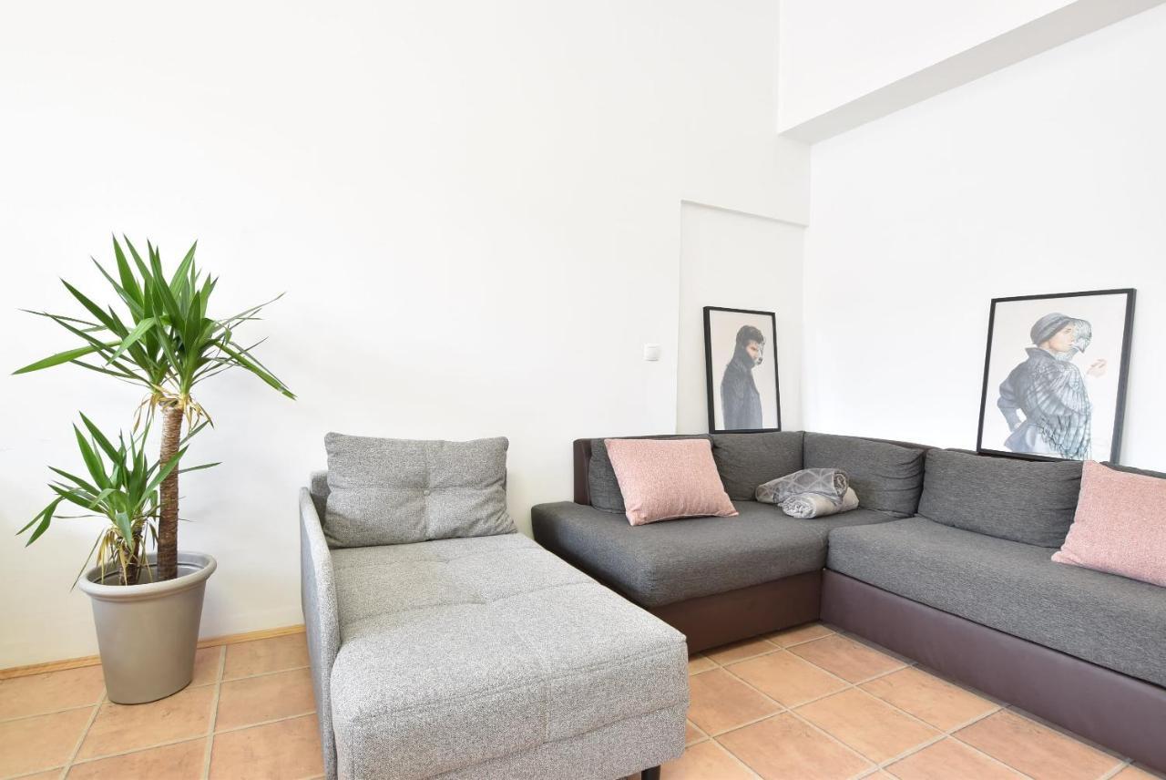 Riesiges Zentrales Apartment Mit Parkplatz อินส์บรุค ภายนอก รูปภาพ