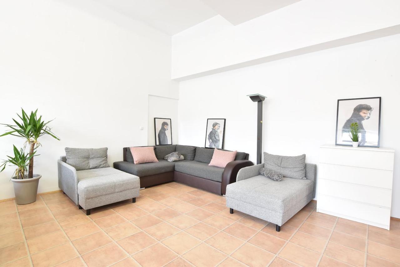 Riesiges Zentrales Apartment Mit Parkplatz อินส์บรุค ภายนอก รูปภาพ